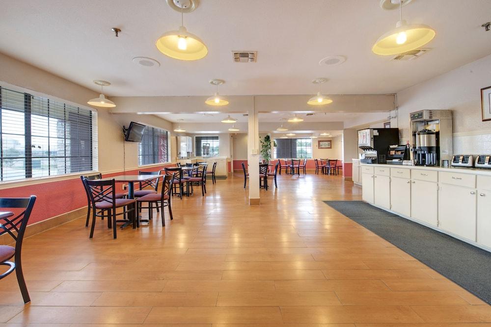 大学大道学院站戴斯酒店 大学城 外观 照片